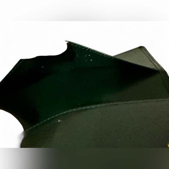 Authentic LOUIS VUITTON  Taiga Passport Cover Green LuxuryCore Quiet Luxury - Picture 7 of 7